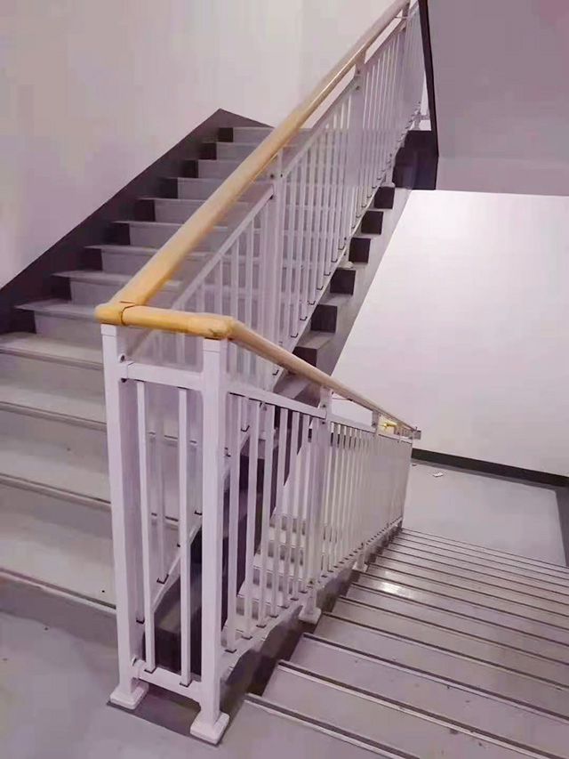 樓梯扶手